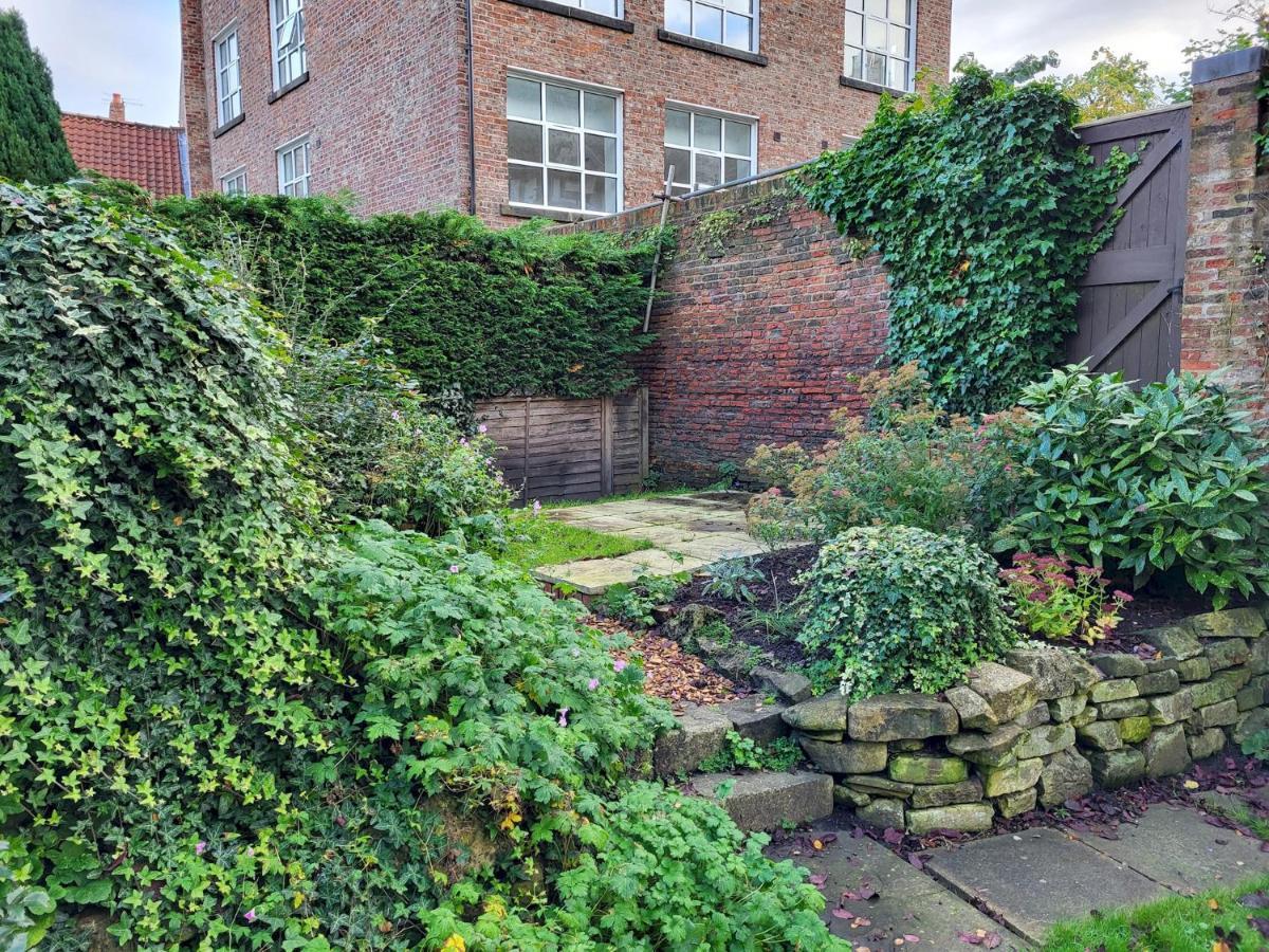 Minster Garden Apartment *